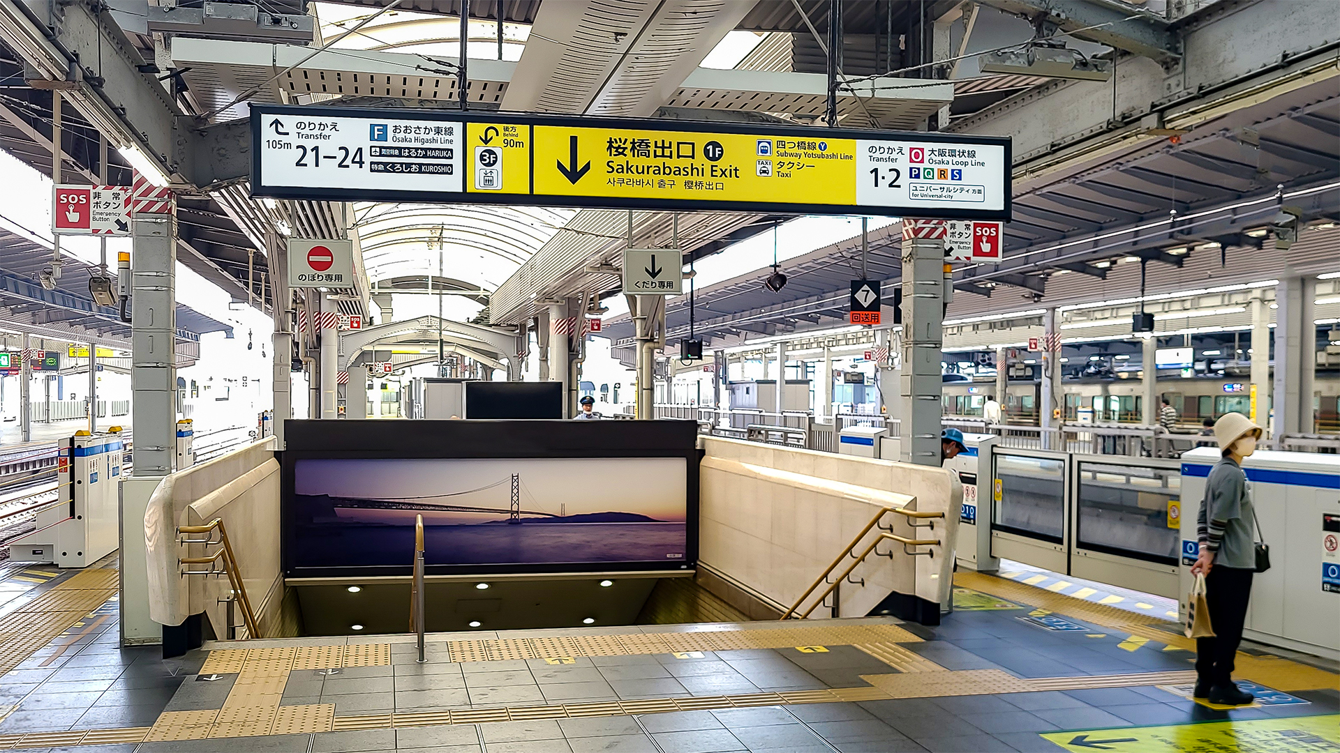 JR大阪駅、ホーム出口吊下げサイン